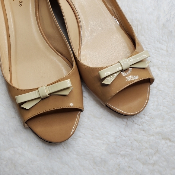 Kate Spade Tracey Nude Tan Patent Leather Bow Peep Toe Wedge Pump Heels - Picture 3 of 13